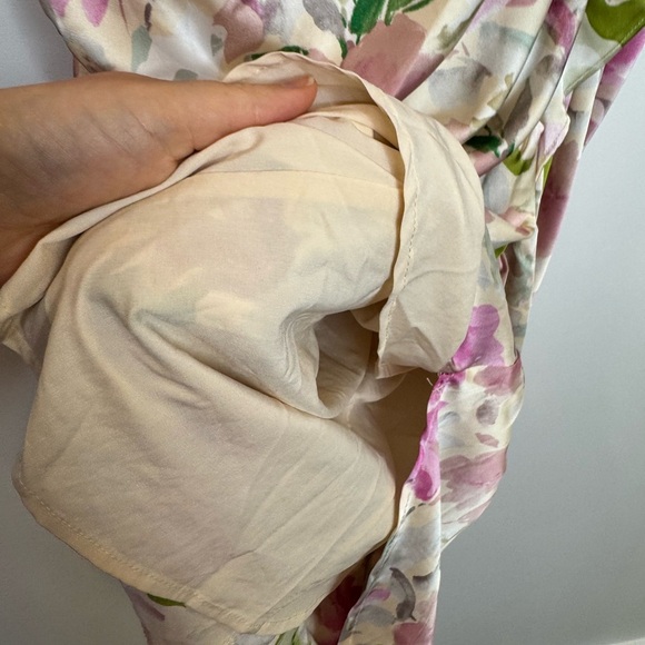 ASTR the label Emma ruched satiny Floral Puff Sleeve Dress size medium - Picture 10 of 13